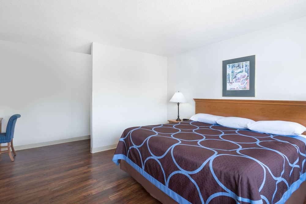 Super 8 by Wyndham Kingston - photo 8