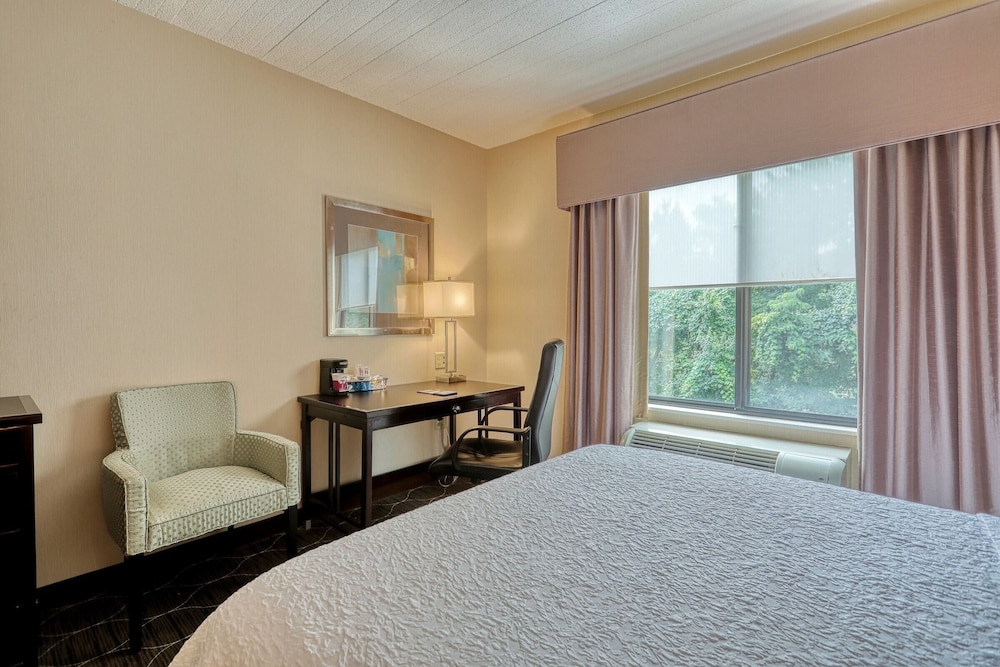 Hampton Inn & Suites Parsippany North - photo 9