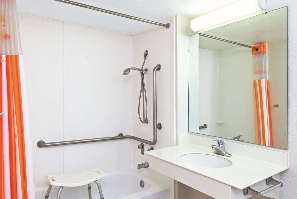 La Quinta Inn by Wyndham Midland - photo 15