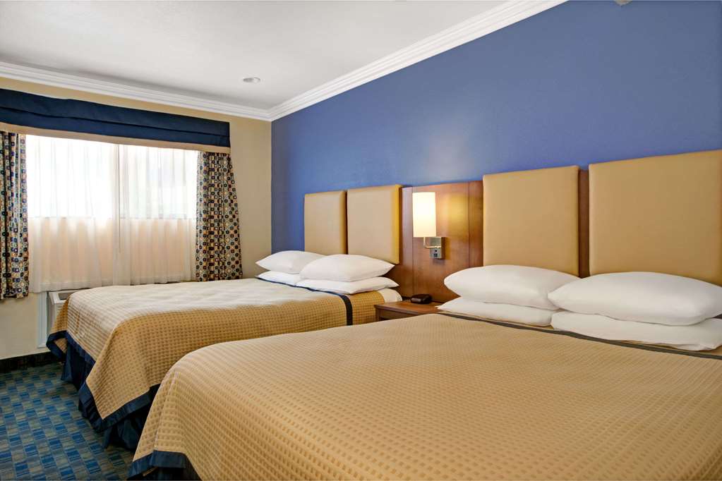 Days Inn by Wyndham San Francisco Lombard - photo 10