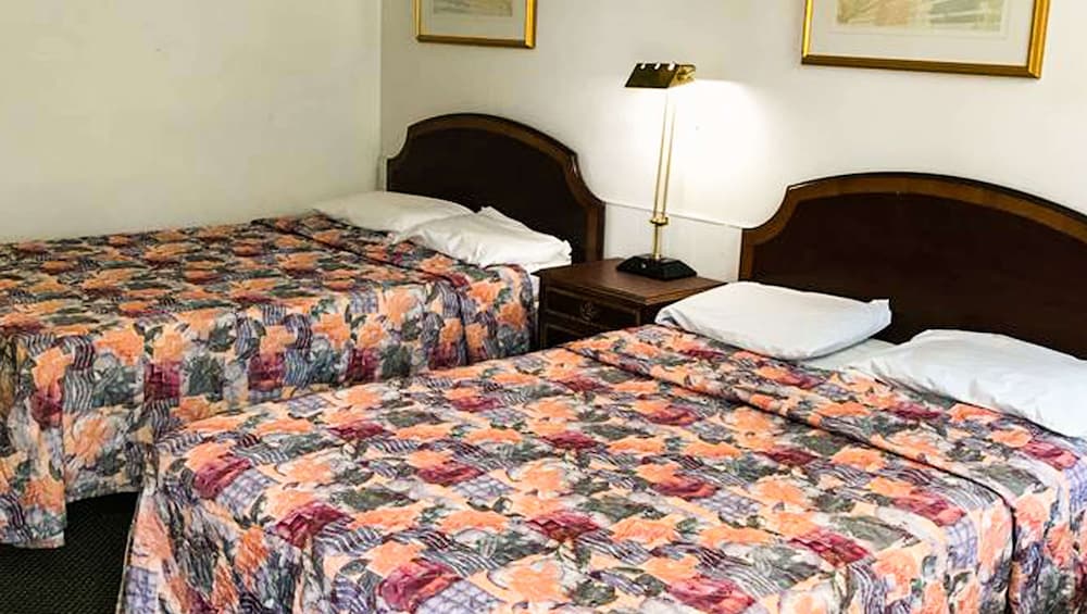 Relax Inn Altoona - photo 25