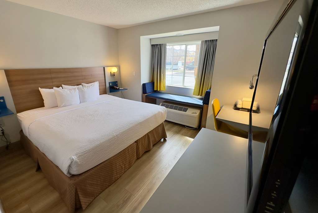 Microtel Inn & Suites by Wyndham Denver Airport - photo 8
