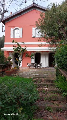 La Vignetta Villa con giardino — 4-Star Luxury Hotel in Alassio, Italy