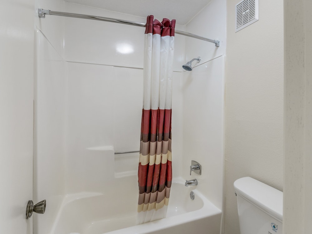 Red Roof Inn Dandridge - photo 25