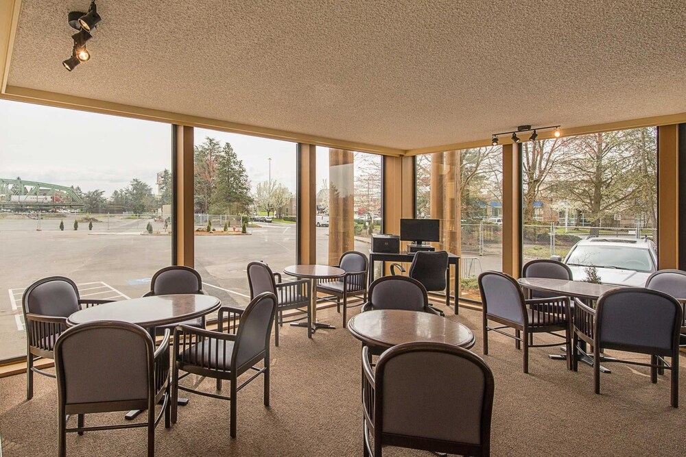Rodeway Inn & Suites Portland Jantzen Beach - photo 38