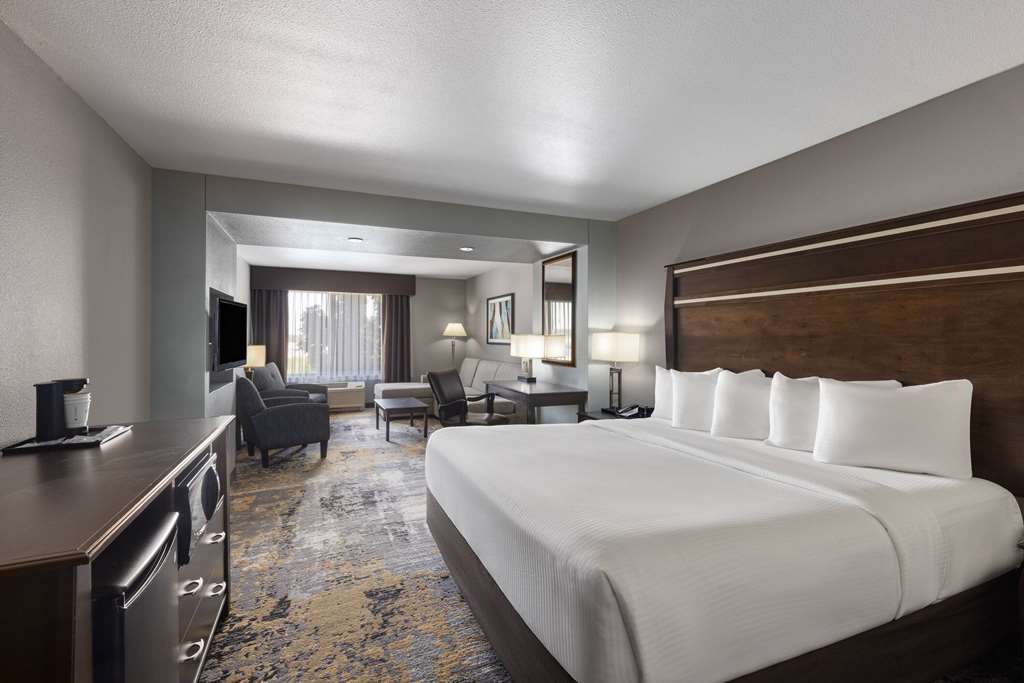 La Quinta Inn & Suites by Wyndham Sioux Falls - photo 23