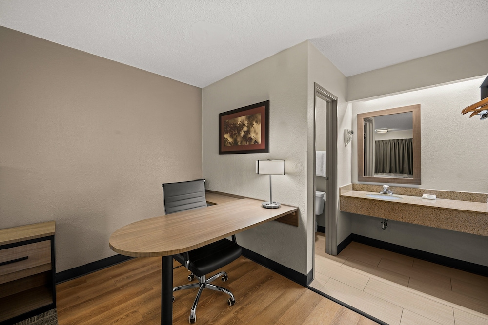 Red Roof Inn Detroit Royal Oak Madison Heights - photo 16