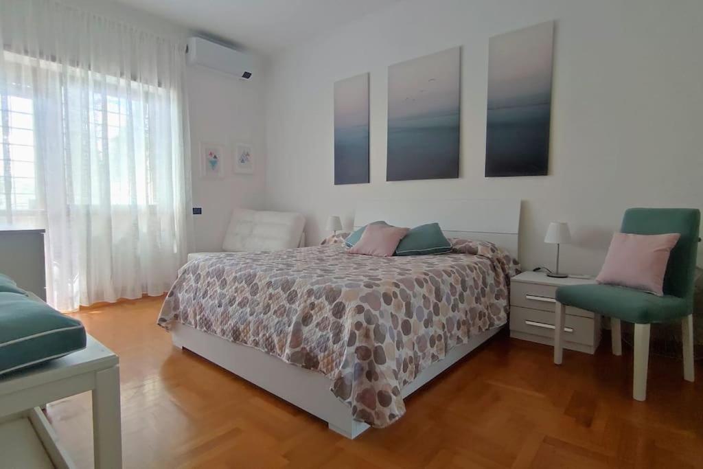 EUR Mostacciano Bilocale vicino IFO — 4-Star Luxury Hotel in Rome, Italy