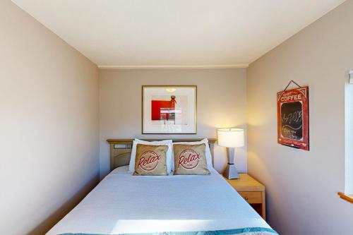 Beaches Inn Buccaneer Bay Bungalow - photo 3