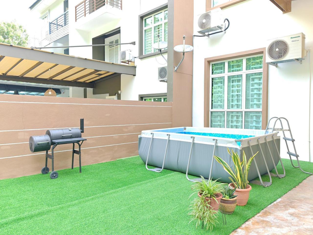 Ocean 27 Batu Ferringhi Shamrock Beach 6 Bedroom 22pax with Pool — 4-Star Luxury Hotel in Batu Feringgi, Malaysia