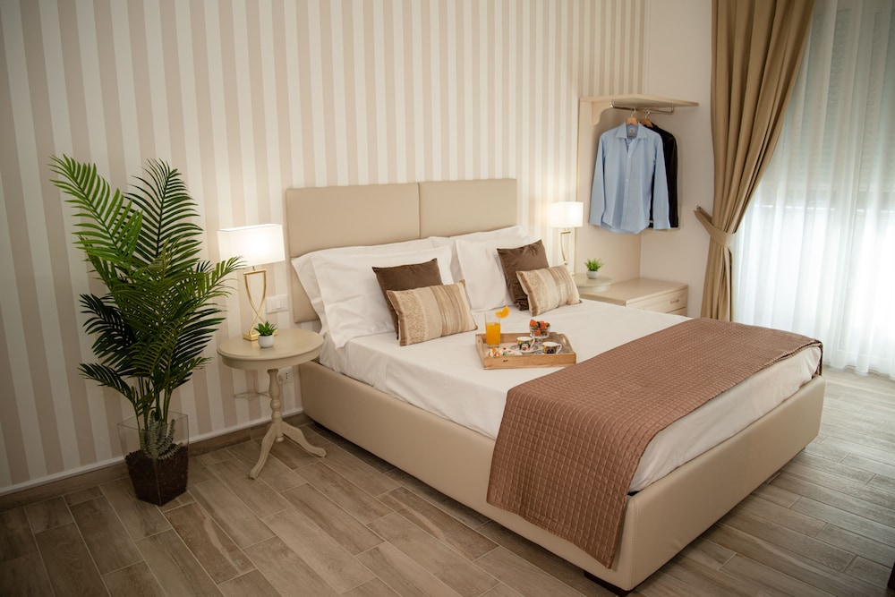 Porta Aragonese Luxury Rooms — 4-Star Luxury Hotel in Palermo, Italy