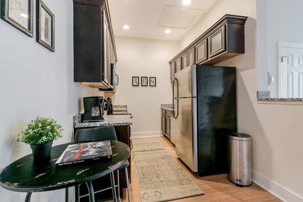 Hip 2BR in Arts Warehouse District - photo 25