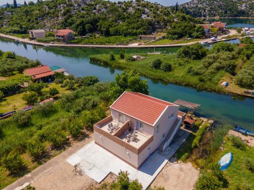 Apartmani Mostina near river — 4-Star Luxury Hotel in Ploce, Croatia