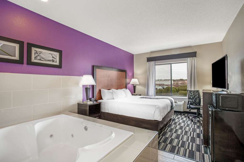 La Quinta Inn & Suites by Wyndham Norwich Plainfield Casino - photo 15