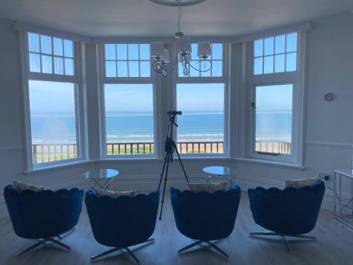 Captain's Deck Beach Balcony PerfectlySaltburn — 4-Star Luxury Hotel in Saltburn-By-The-Sea, United Kingdom