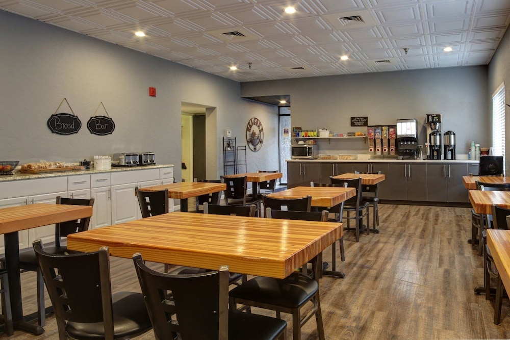 GreenTree Inn of Prescott Valley - photo 25