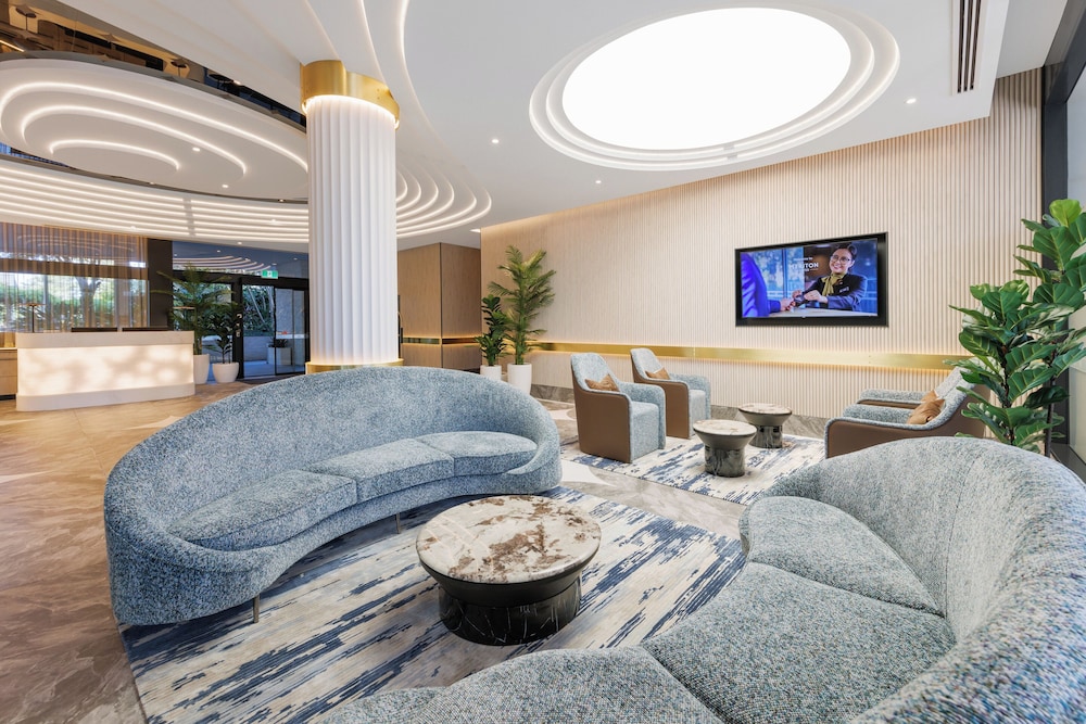 Meriton Suites Broadbeach — Gold Coast — photo 3