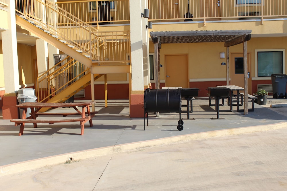 Horizon Inn & Suites Pearsall - photo 29