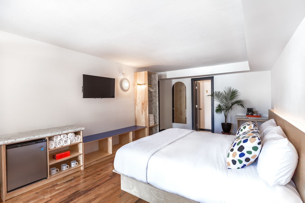 The Iris Motel - photo 11