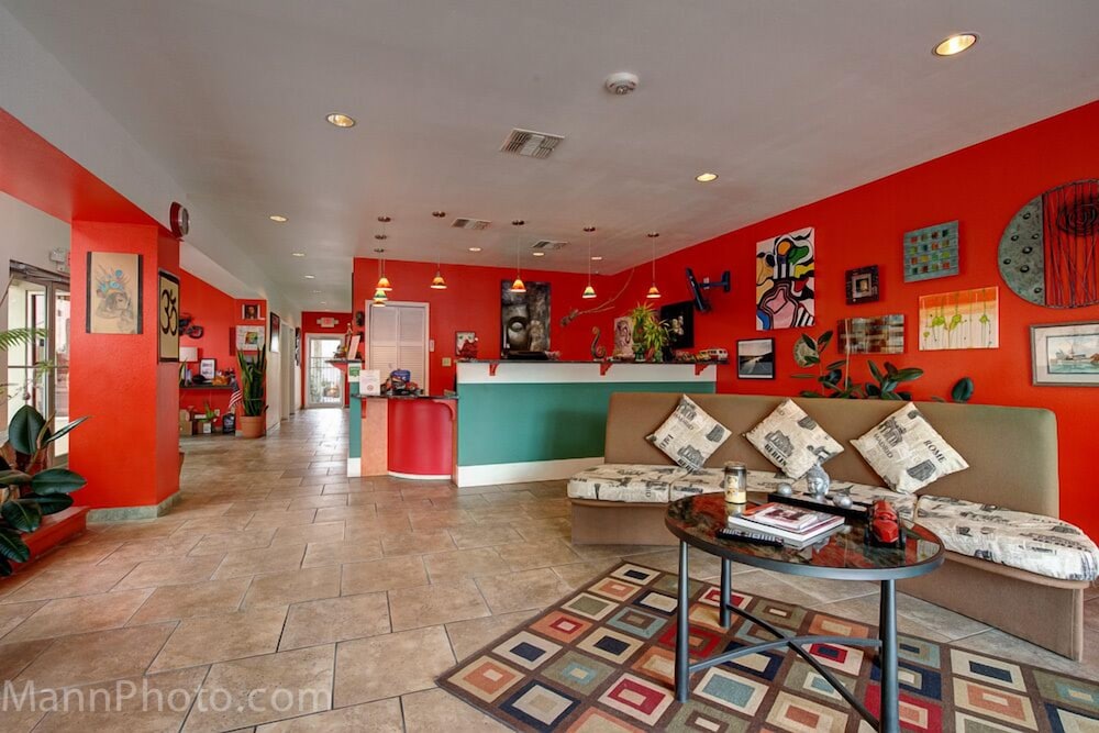 Whispering Palms Inn - photo 2