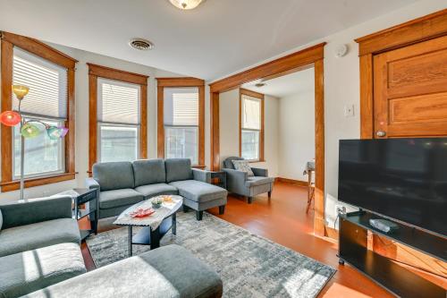 Walk to Washington Park: Remote Work ready Apt
