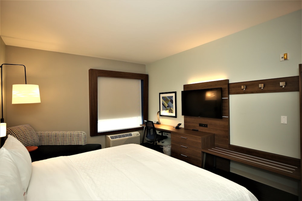 Holiday Inn Express & Suites Charlotte South End by IHG - photo 53