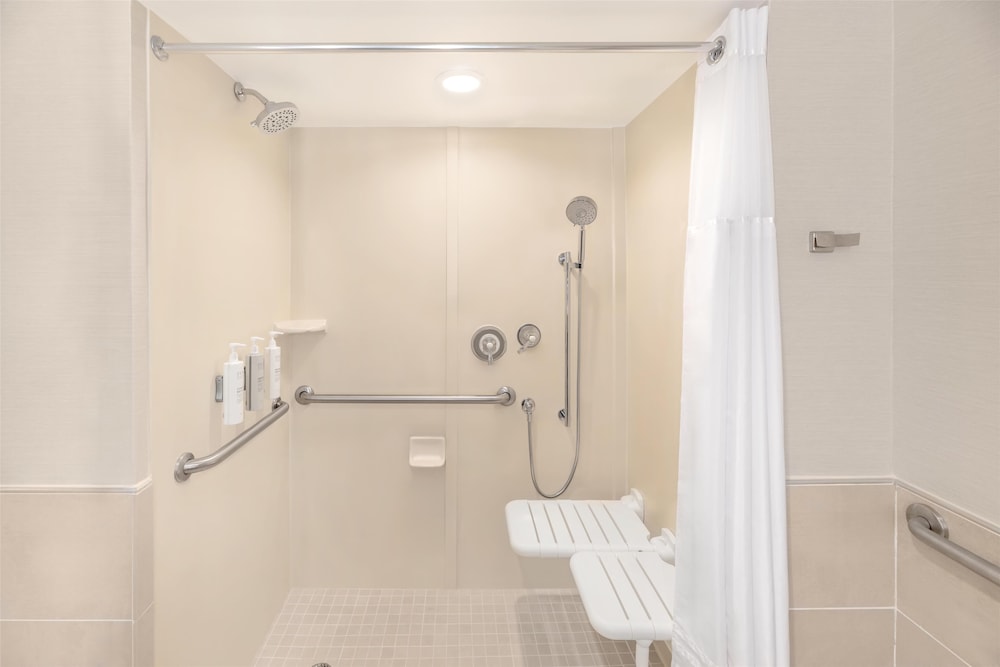 Embassy Suites by Hilton Fort Myers Estero - photo 32