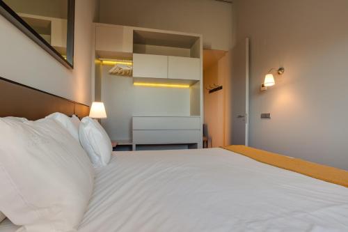 8 Building Serviced Apartment by the River — 4-Star Luxury Hotel in Lisbon, Portugal