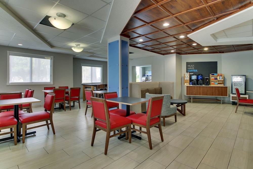 Holiday Inn Express & Suites West Palm Beach Metrocentre by IHG - photo 70