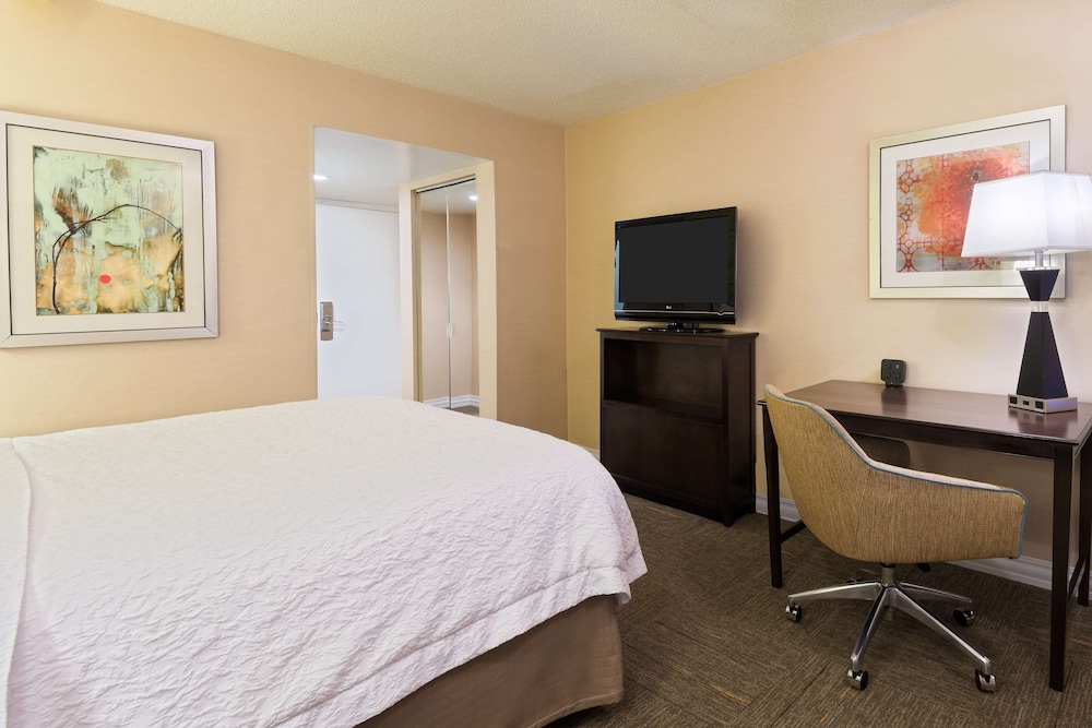 Hampton Inn White Plains Tarrytown - photo 8