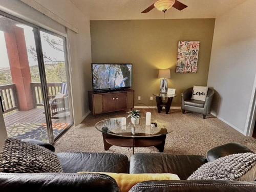 Comfy Mountain Side Stay Incredible Views in Prescott, United States