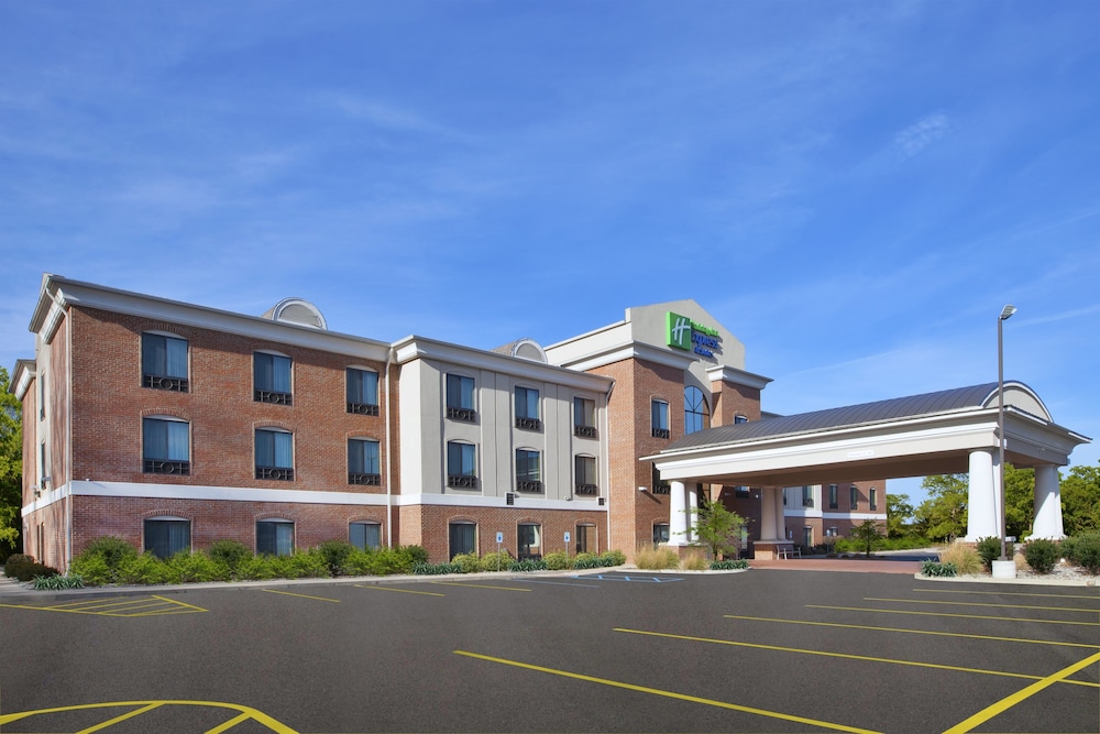 Holiday Inn Express Hotel & Suites Niles by IHG — hotel in Niles