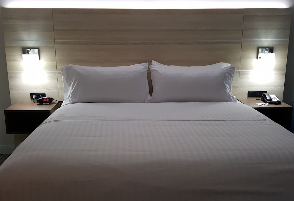 Holiday Inn Express & Suites Toledo West by IHG - photo 3