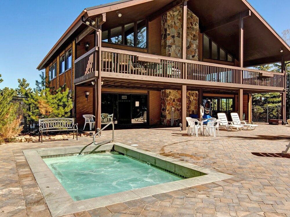 2025 Canyons Resort Drive Condo #S 5 3 Br condo by RedAwning in Bridgeport, United States