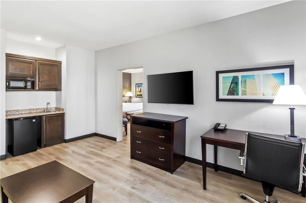 La Quinta Inn & Suites by Wyndham Houston Energy Corridor - photo 26