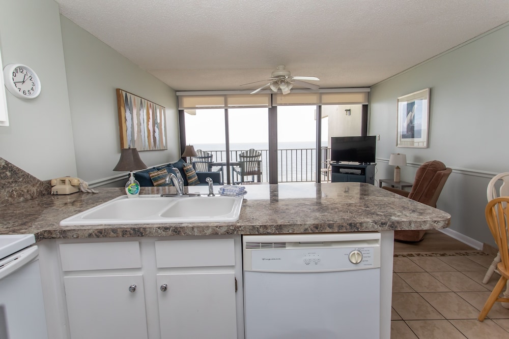 Royal Garden Resort 1012 2 Bedroom Condo by RedAwning - photo 11