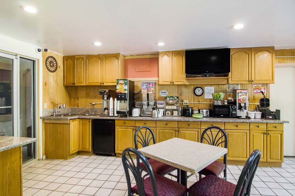 Americas Best Value Inn Darien - photo 11