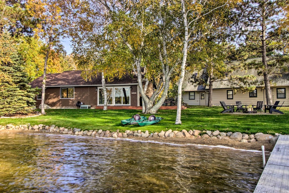 Pelican Lake Getaway on Stunning Peninsula — hotel in Pequot Lakes