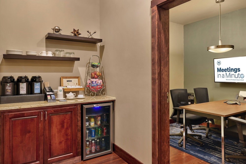 Sheraton Portland Airport Hotel - photo 26