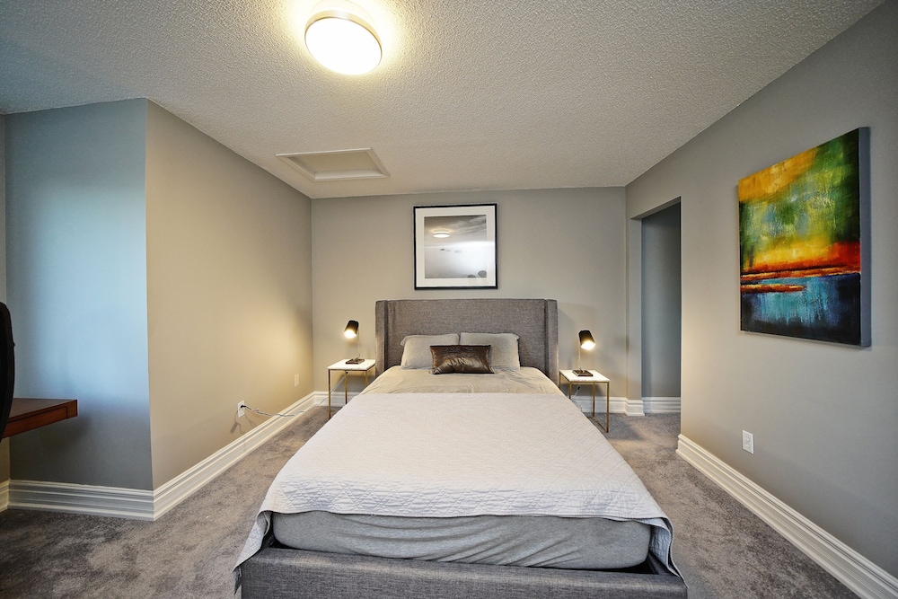 The Wells Suites - last minute hotel in Toronto