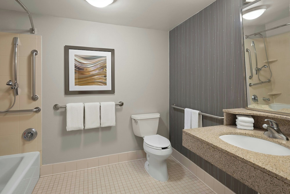 Courtyard by Marriott Rockford - photo 14