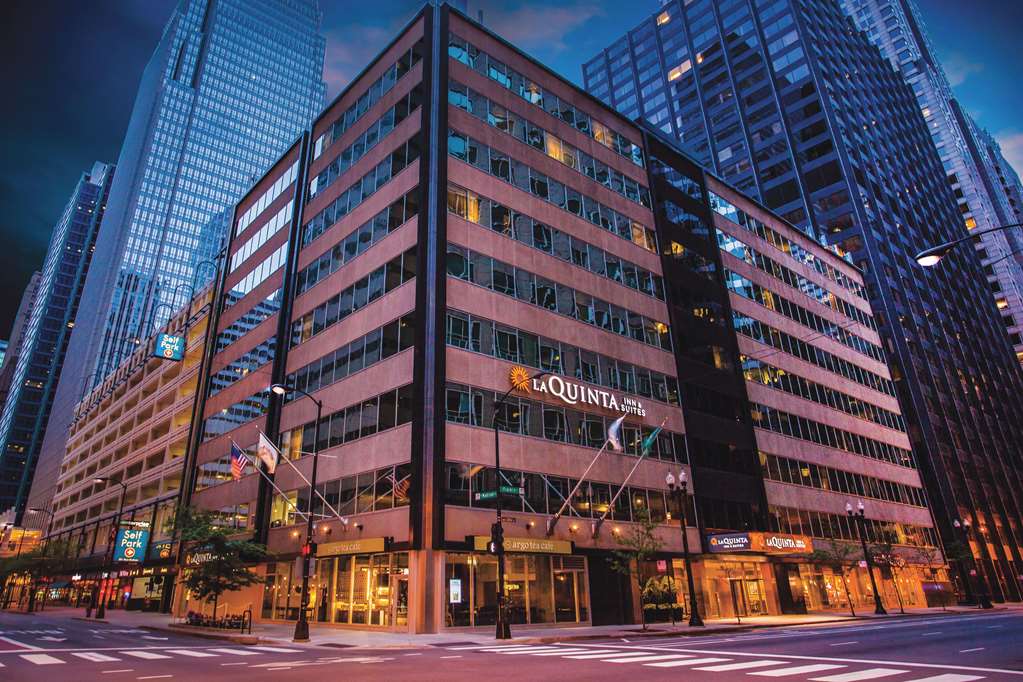 La Quinta Inn & Suites by Wyndham Chicago Downtown - photo 3