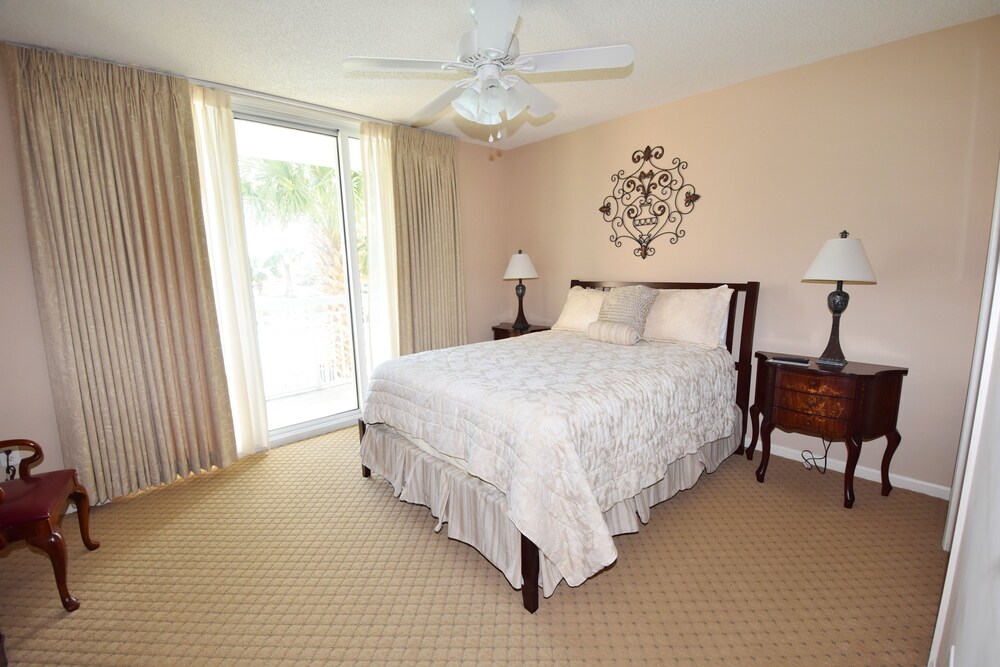 North Tower Apartment 207 - photo 4