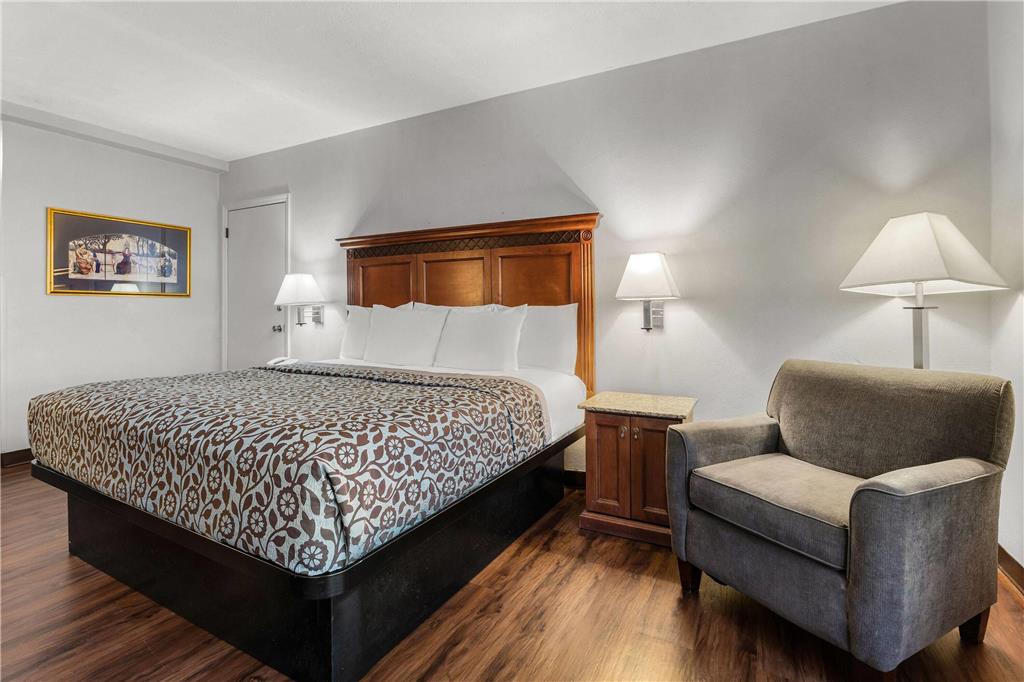 Days Inn by Wyndham Madisonville - photo 31