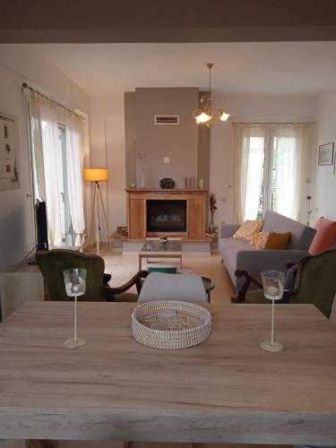 Paulina's House — 4-Star Luxury Hotel in Politika, Greece