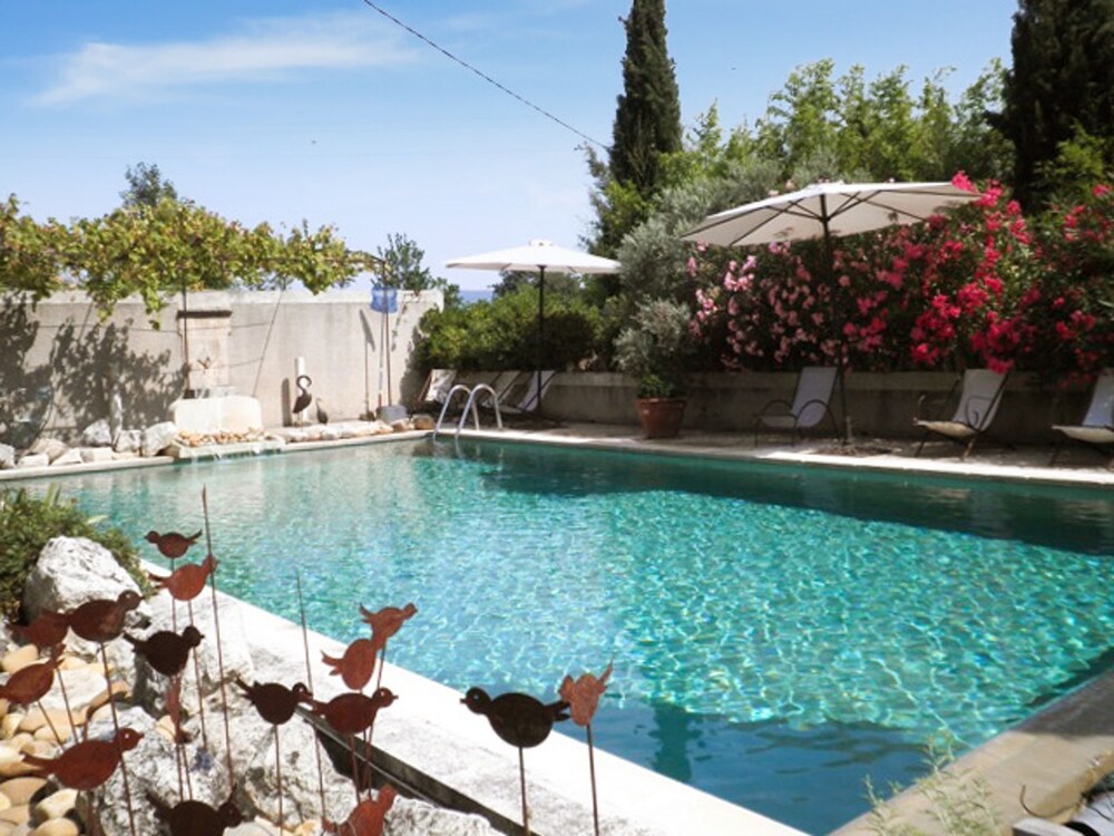 Apartment Chemin des Sablieres — 4-Star Luxury Hotel in Oppede Le Vieux, France