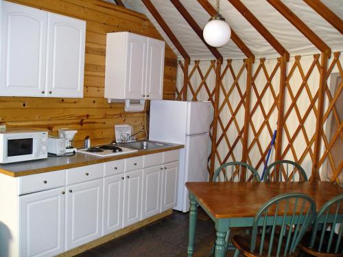 Yosemite Lakes River Yurt 21 — Groveland