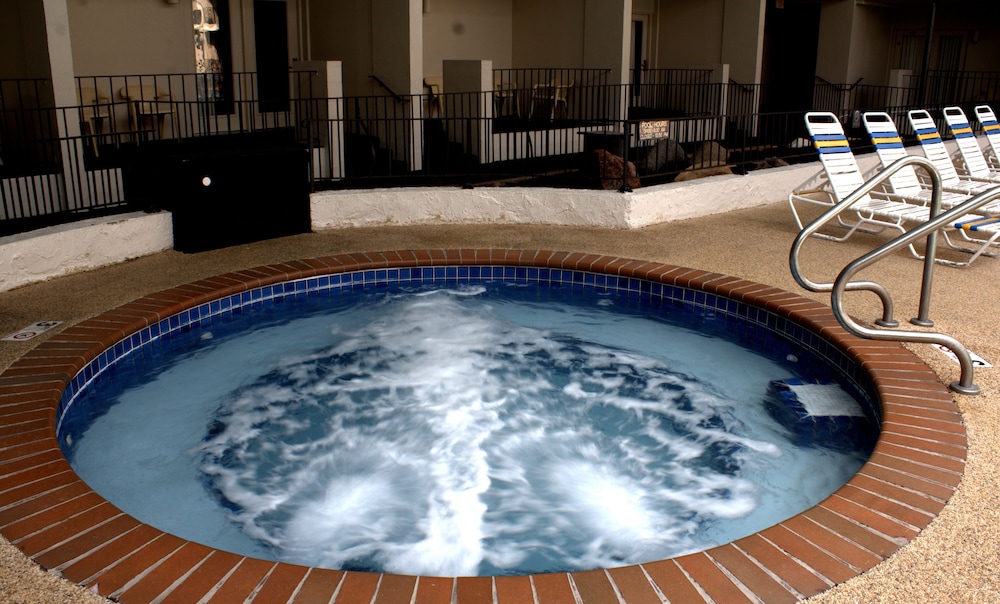 Adventureland Inn - photo 9