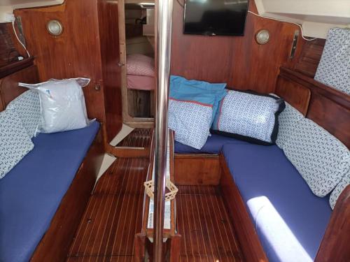 Nuit Insolite Sur Un Bateau in Canet-En-Roussillon, France