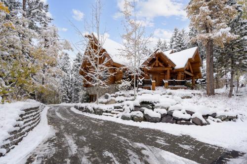 The Grand Alpine Lodge — 4-Star Luxury Hotel in Whitefish, United States
